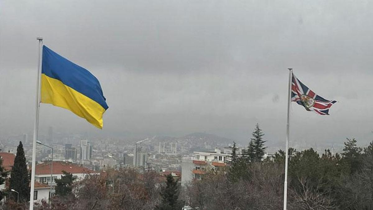 Birleşik Krallık Ankara Büyükelçiliği'nden Ukrayna'ya bayraklı destek