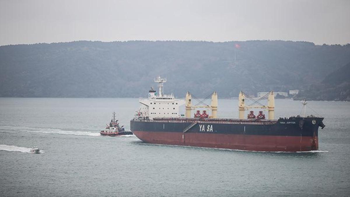 Odessa açıklarında vurulan Türk gemisi İstanbul Boğazı'na girdi