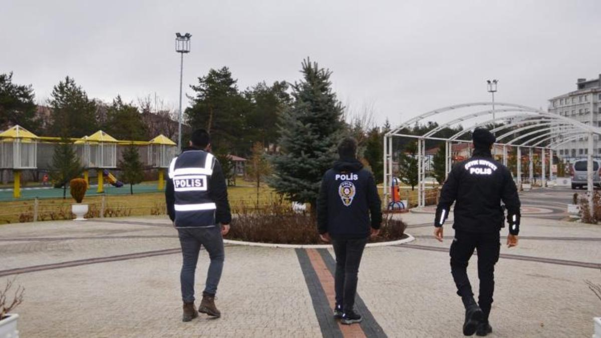 10 bin 945 noktada 'düzensiz göç' uygulaması: 25 gözaltı
