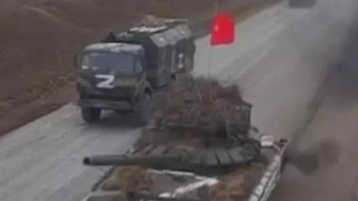 Rus tankları yola çıktı! Flaş bayrak detayı