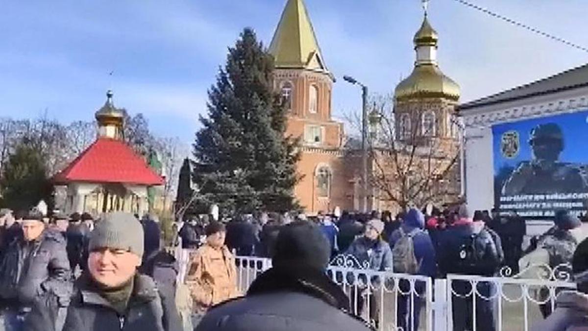 Ukrayna’da halk orduya katılmak için gönüllü oldu