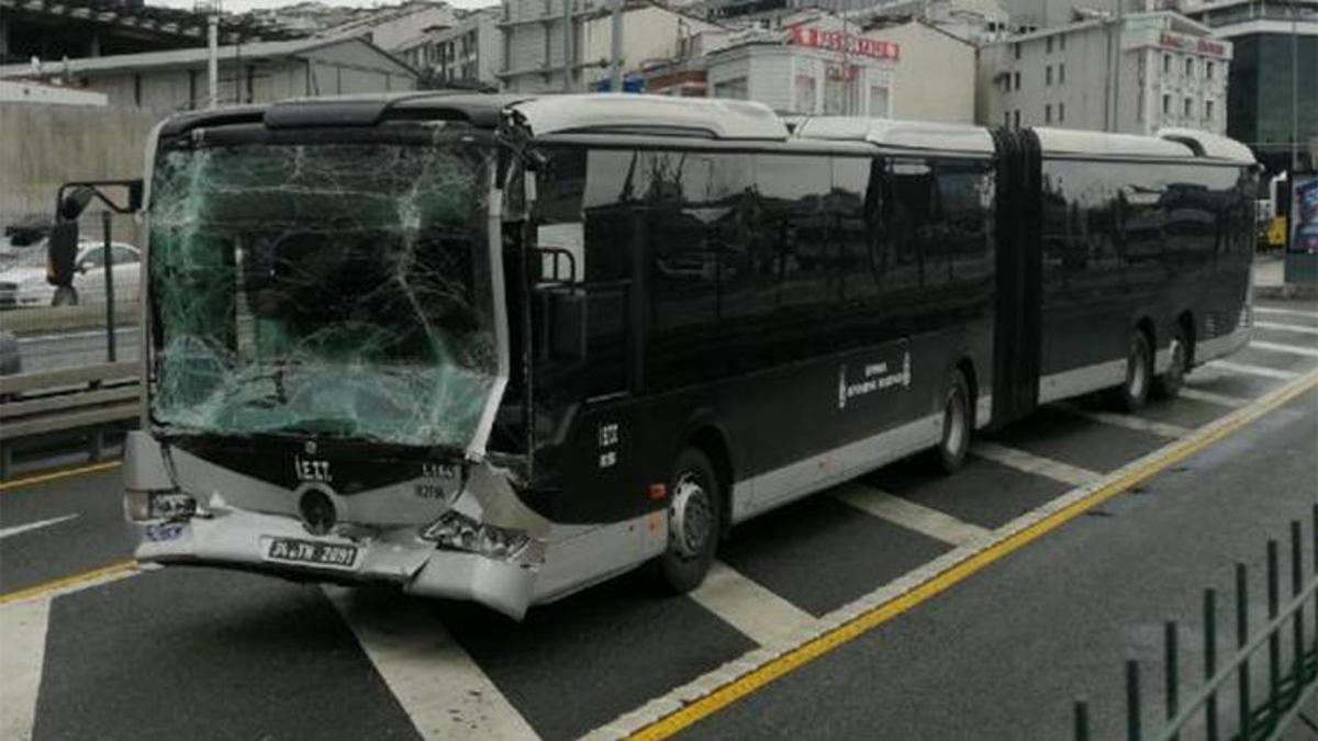 Esenyurt'ta metrobüs kazası; 7 yolcu yaralandı