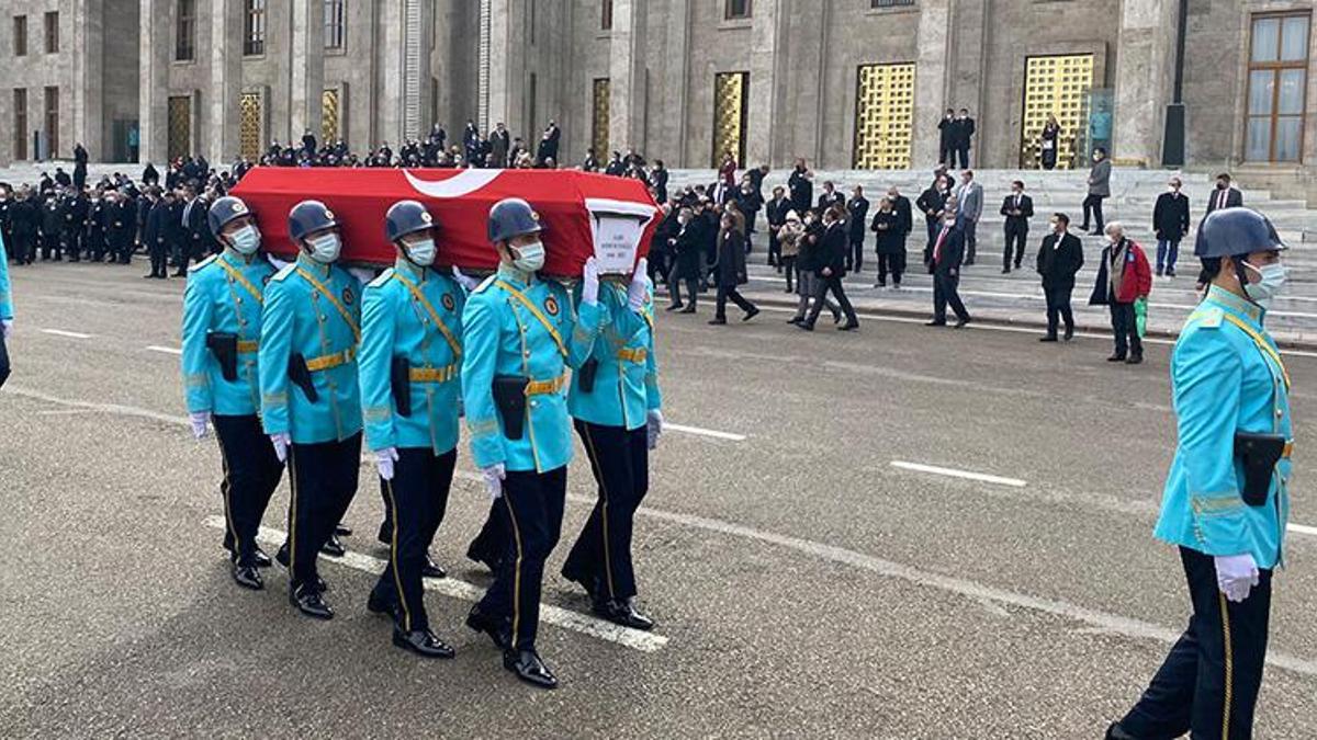 Eski bakan Sadi Somuncuoğlu için TBMM'de tören