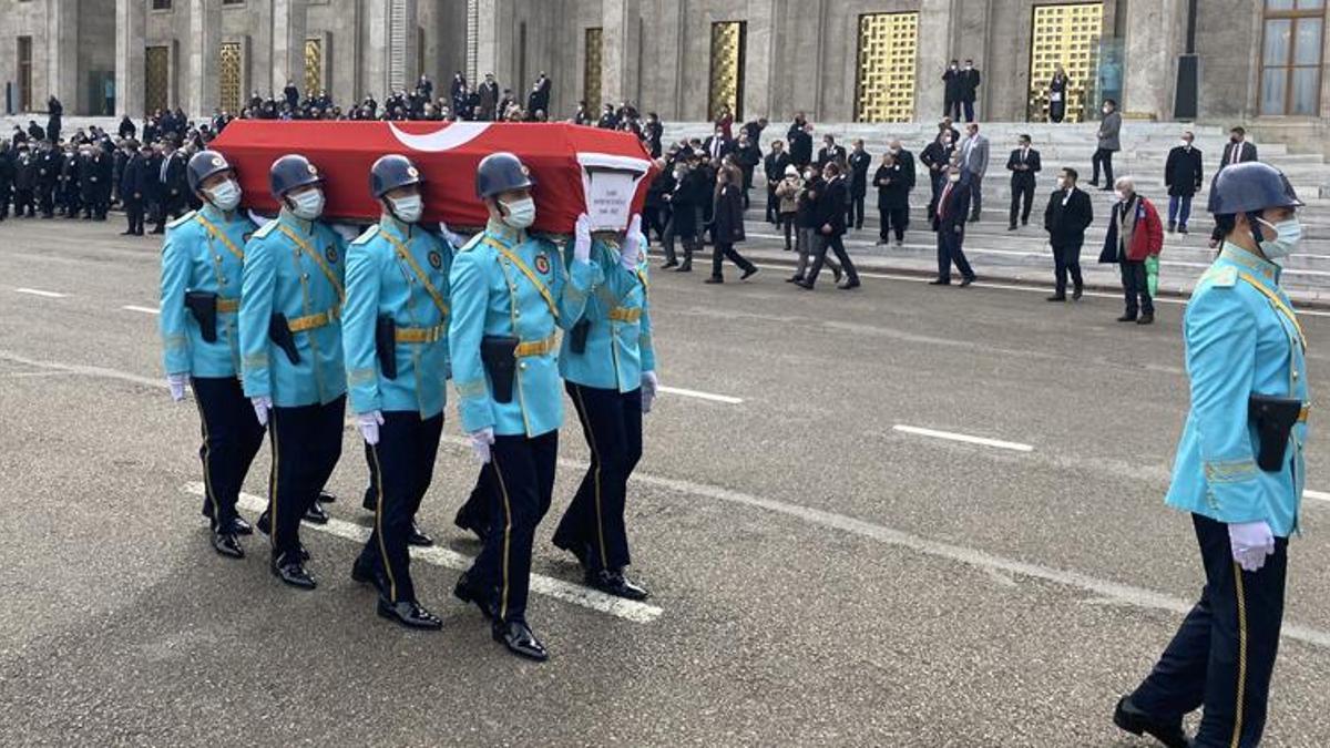 Eski bakan Sadi Somuncuoğlu için TBMM'de tören