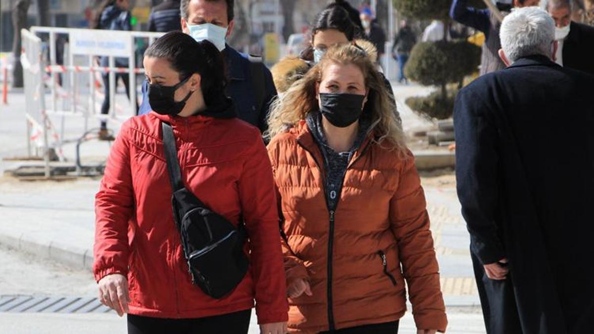 Prof. Dr. Ceyhan'dan Omicron açıklaması! '2 doz korumuyor, en az 3 doz aşılanmak lazım'