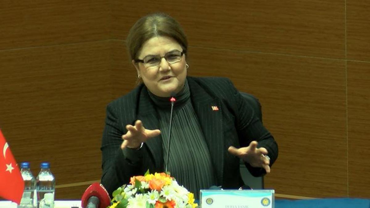 Bakan Yanık, öğrencilerle bir araya geldi