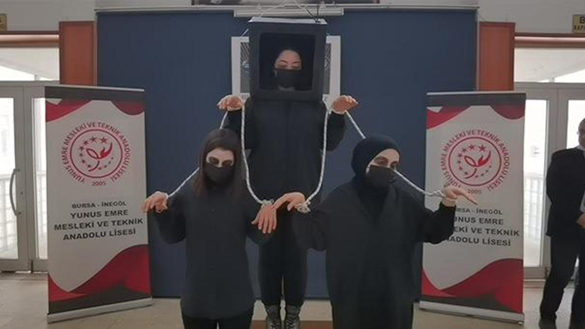 Bursa'da lisede şok görüntü! 'İnsan kapanı' deyip 40 dakika boyunca...