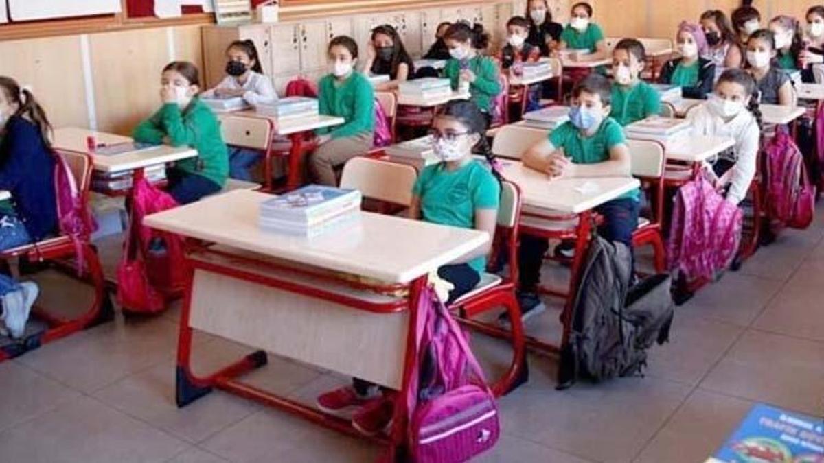Okulda maske takmak zorunlu mu? Maske zorunluluğu kaldırılma şartı nedir?