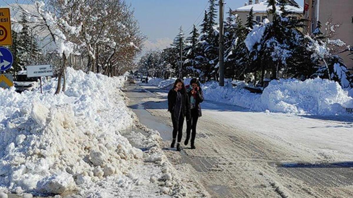 Okullar tatil edildi! Yoğun kar yağışı sonrası valilikler resmen açıkladı