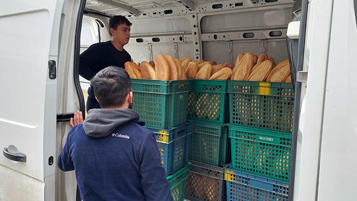 Ekmek 1 TL'ye düştü! Sokağındaki zincir marketleri dize getirdi