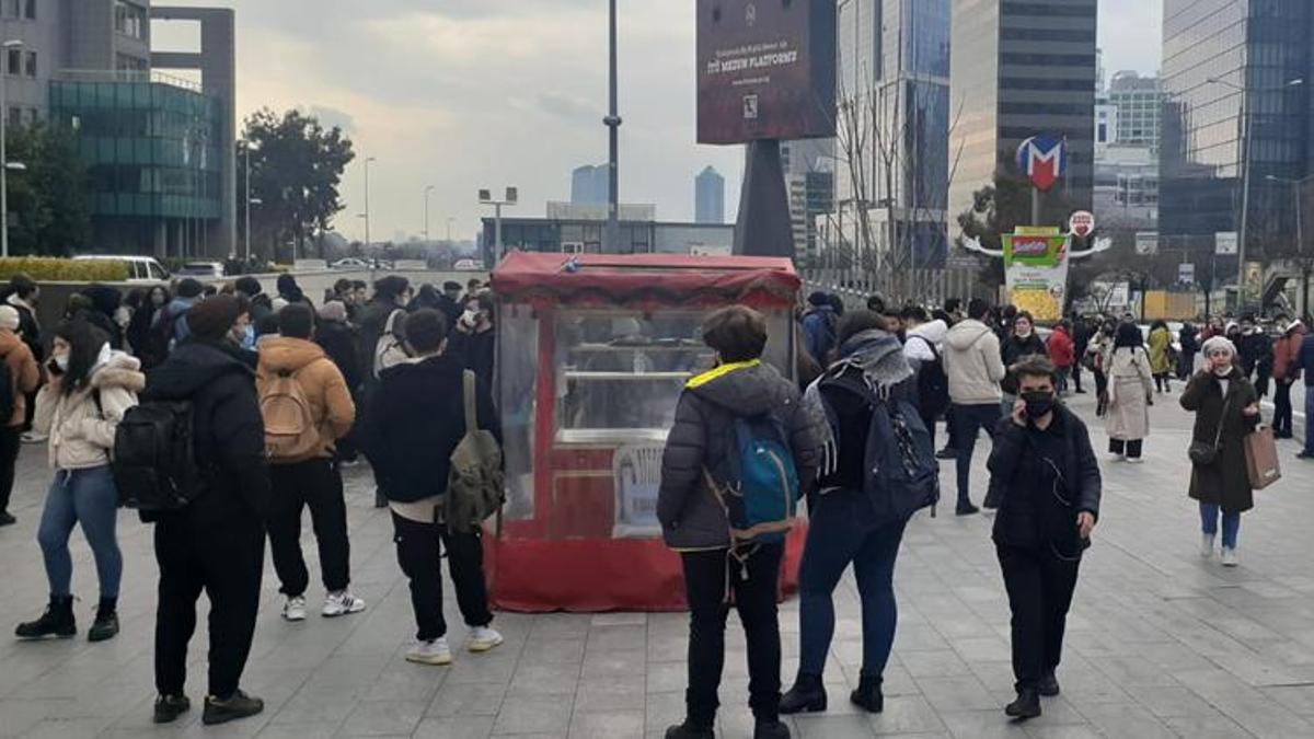 Yenikapı-Hacıosman metrosunda intihar girişimi; seferler aksadı
