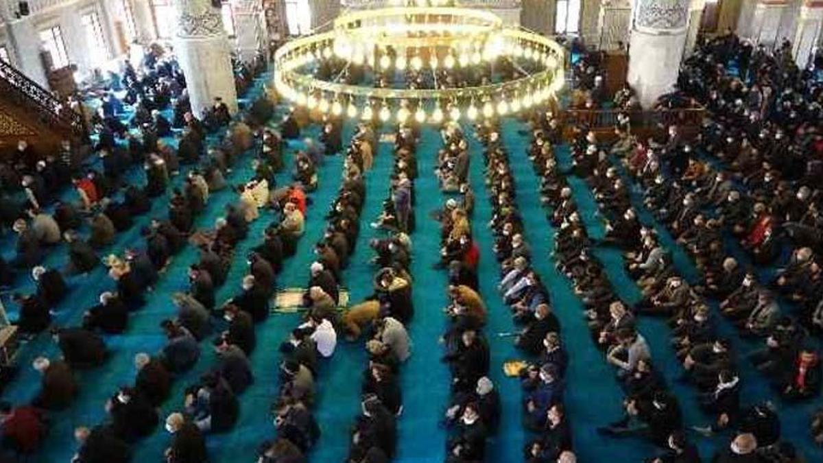 Cuma saati! İstanbul ve diğer illerde Cuma namazı kaçta bitiyor, ezan saat kaçta okunuyor? İl il Cuma namazı saati vakti 4 Mart 2022