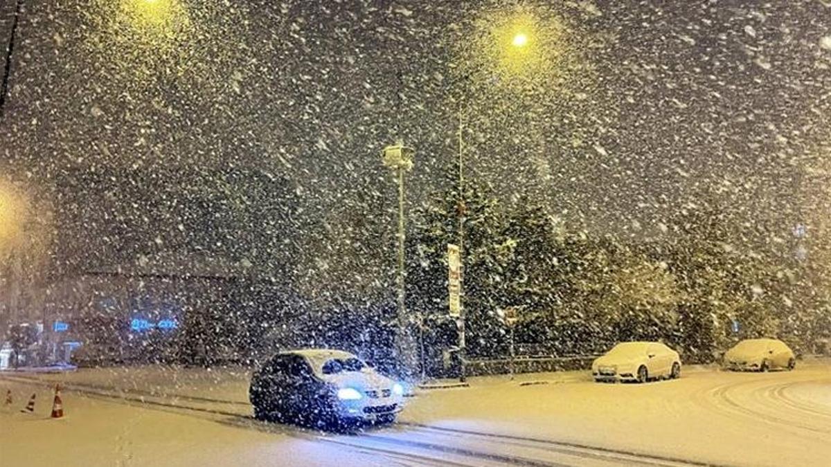 Kar geri dönüyor! Meteoroloji son dakika açıkladı, İstanbul'da kar alarmı verildi, çok yoğun olacak, perşembe başlıyor, günlerce yerde kalacak, onlarca kent  aynı durumda....