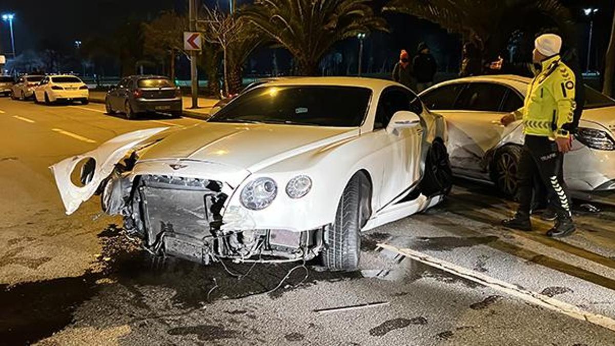 Kadıköy'de milyonluk lüks araç bu hale geldi