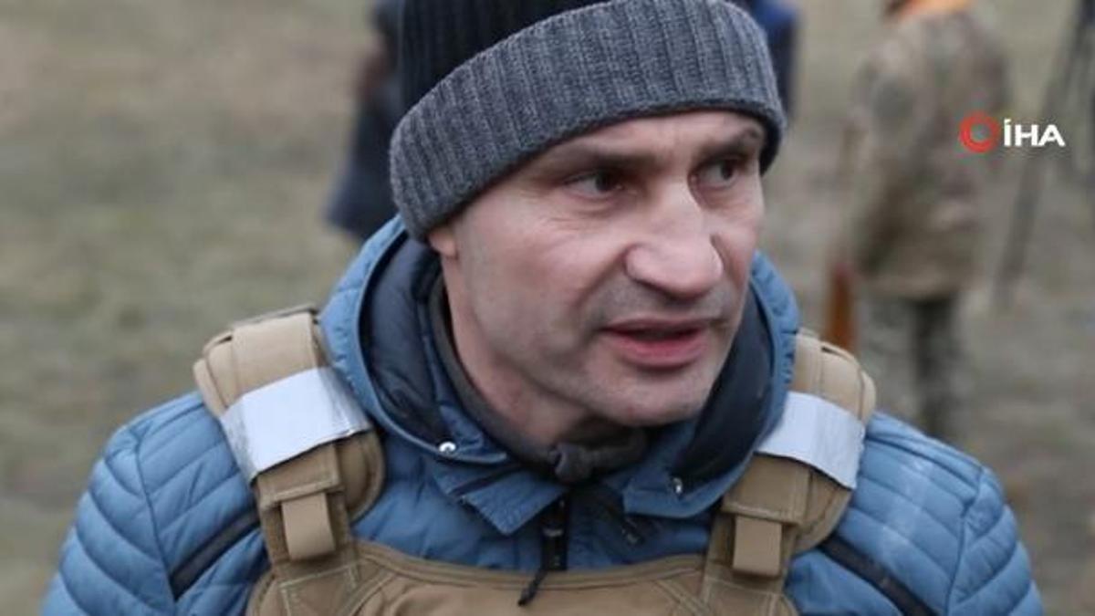 Kiev Belediye Başkanı Kliçko, kenti savunmak için hazırlıklara katıldı