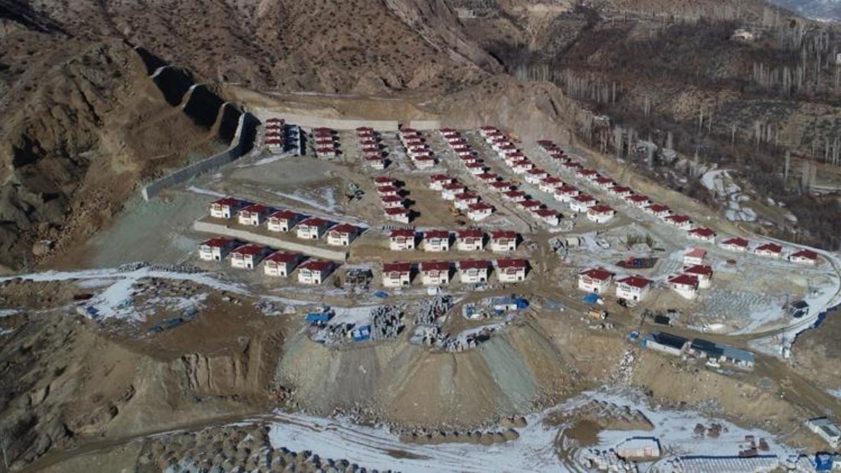 Su altında kalacak Yusufeli, 5 ayda taşınacak