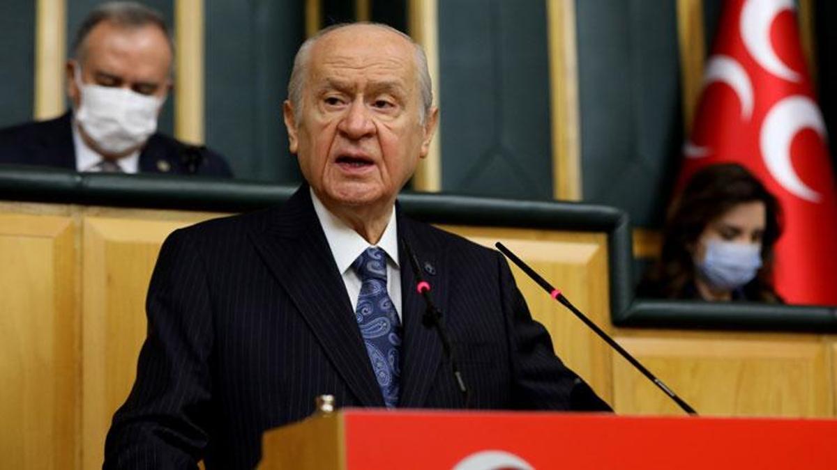 MHP lideri Bahçeli, 'Pazar günü seçim olsa' afişini görünce ne düşündüğünü kürsünden açıkladı! 'Elimde kalem olsaydı...'