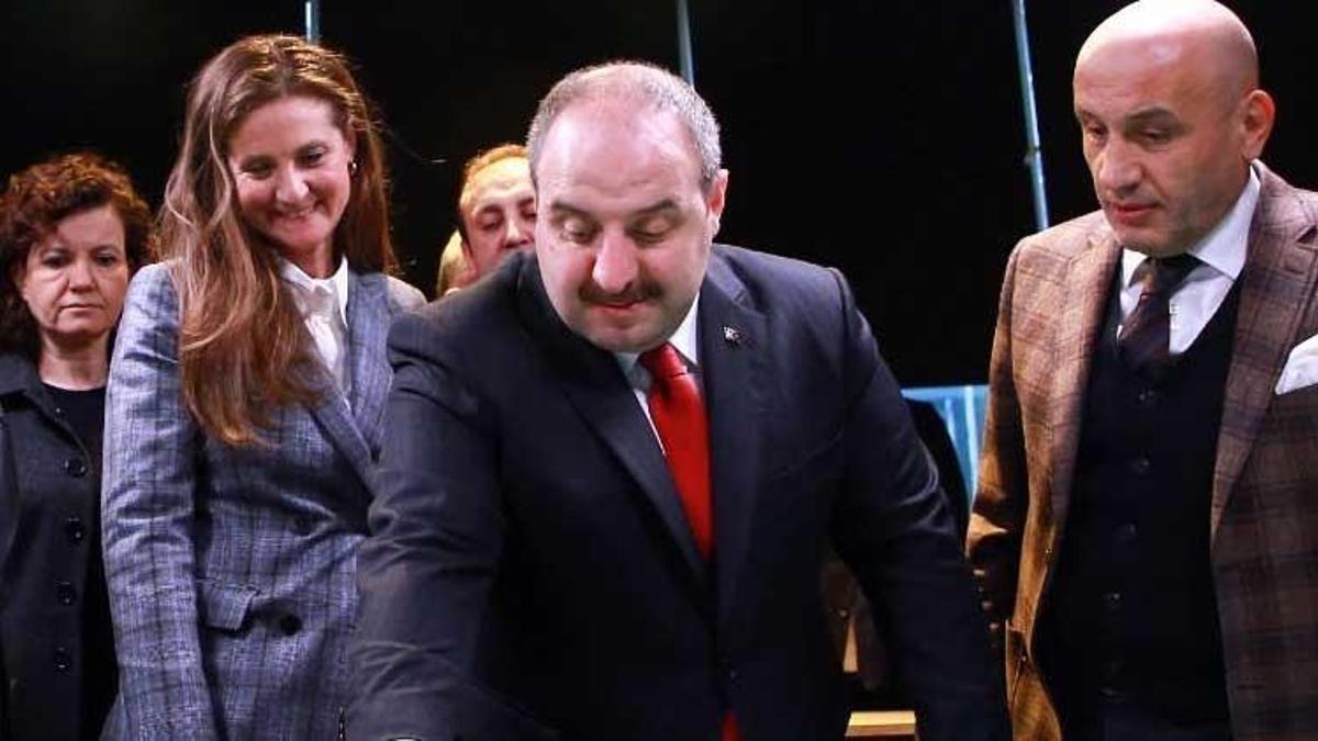 Bakan Varank: Türkiye'yi üreterek büyüteceğiz