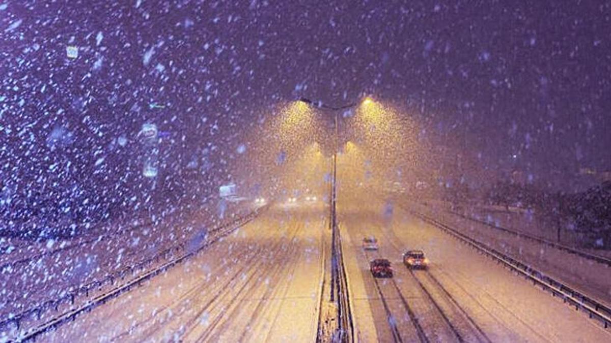 Bitlis'te okullara kar engeli!