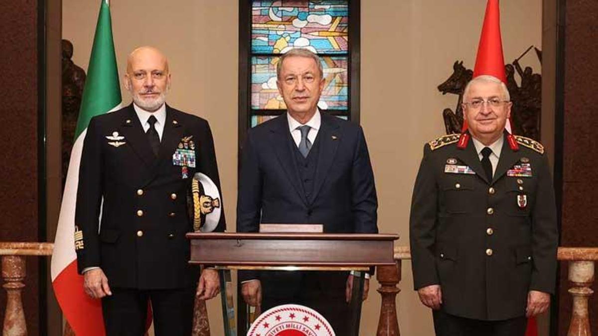 Bakan Akar, İtalya Genelkurmay Başkanı Dragone'u kabul etti