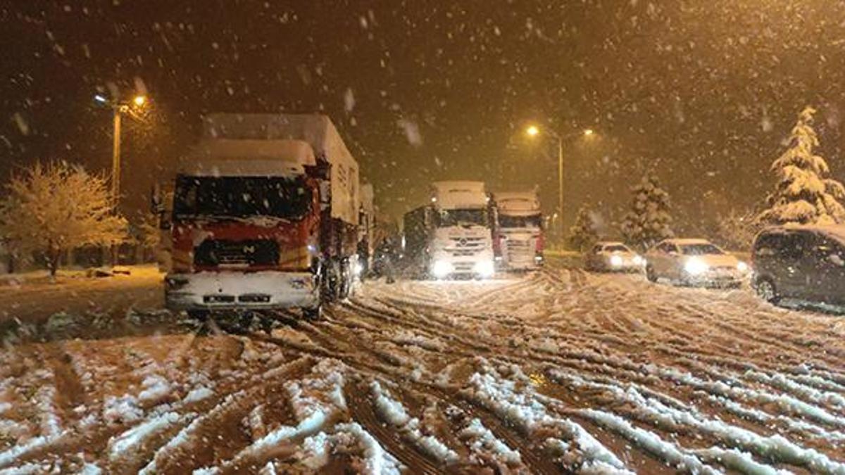 İstanbul Valiliği'nden son dakika 'kar yağışı' kararı! Kamyon ve TIR'ların giriş yasaklandı