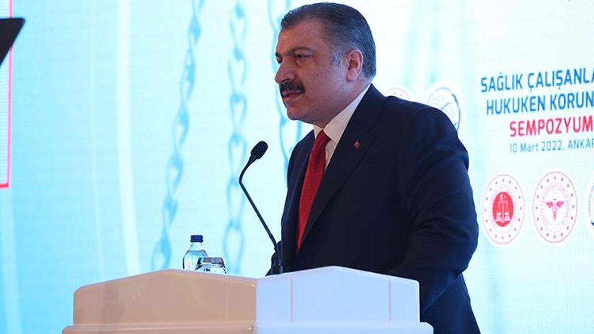Bakan Koca: Mesleğini onuruyla yapan binlerce hekimimizi işini kaygıyla yapmaktan kurtarmalıyız