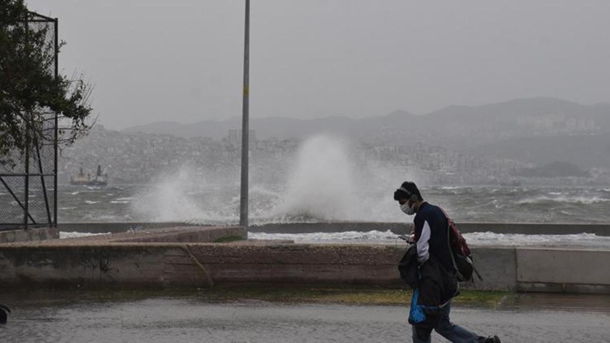 İzmir’de vapur seferleri iptal edildi