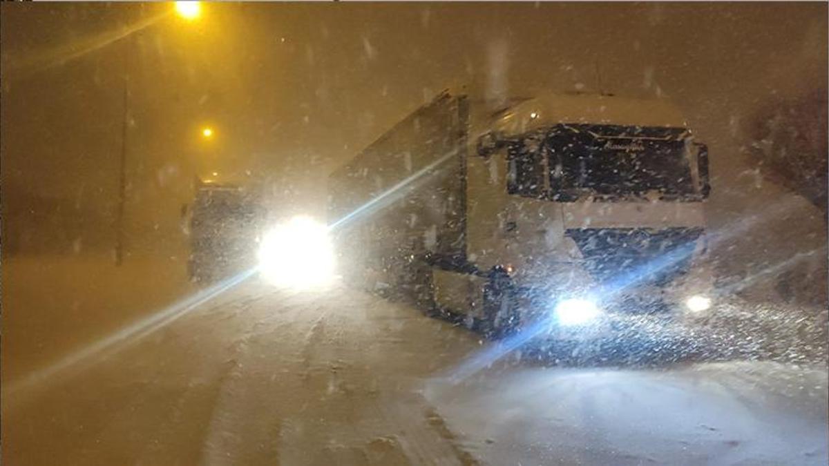 Çaldıran-Doğubayazit yolu ulaşıma kapatıldı