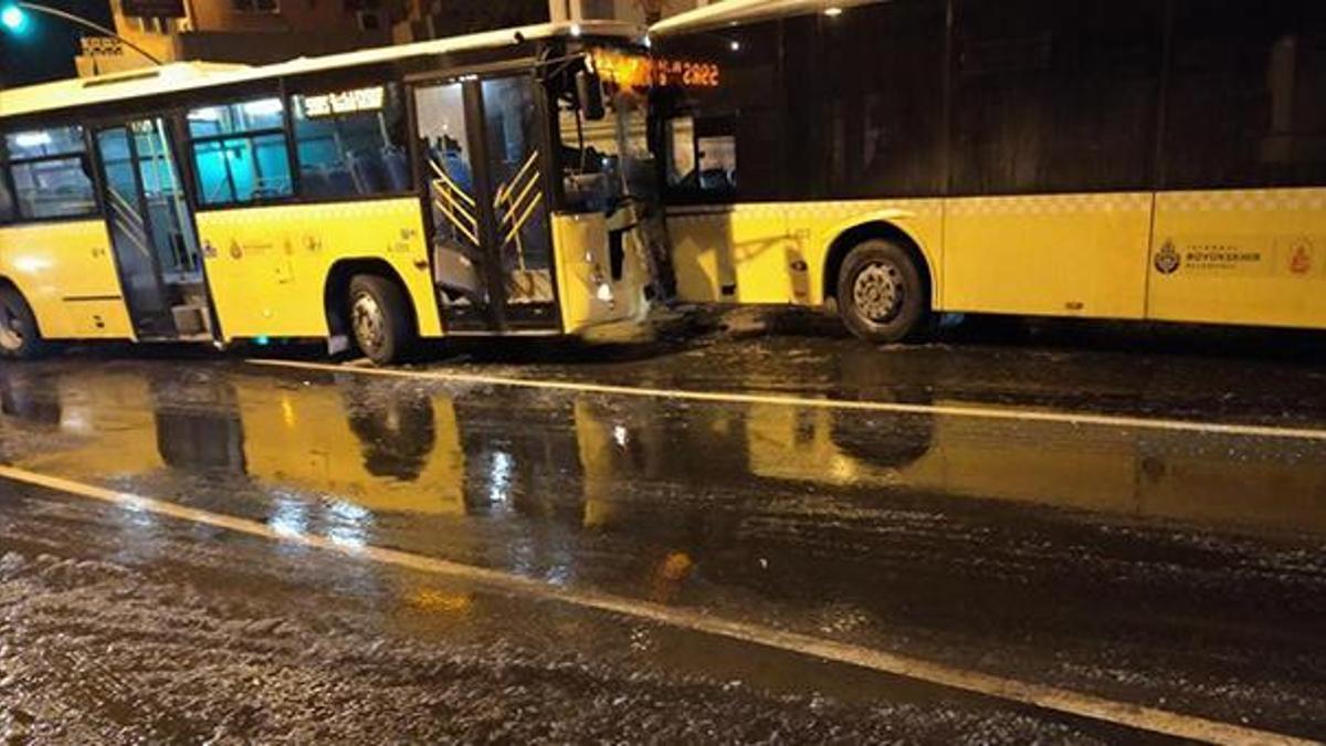 Sarıyer'de İETT otobüslerinin karıştığı kaza kamerada; 4 yaralı
