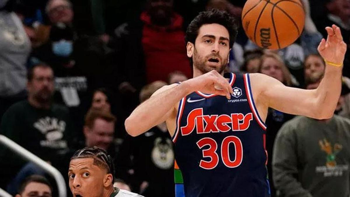 Furkan Korkmaz 8 sayı, 4 ribaund