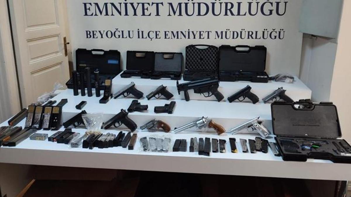 İstanbul’da silah kaçakçılığı operasyonu: 24 silah ele geçirildi