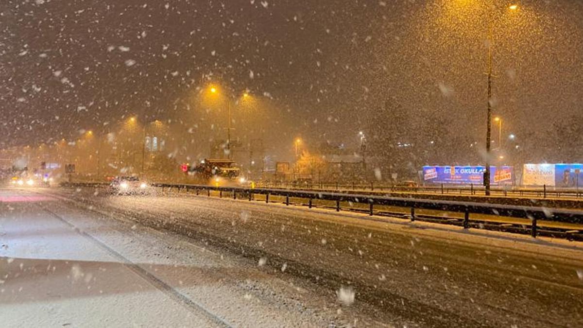 Çok kuvvetli kar sağanakları başlıyor! Meteoroloji son dakika açıkladı! Turuncu alarm verildi, İstanbul için flaş uyarı...