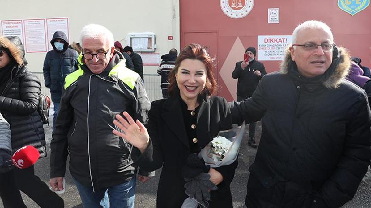 Sedef Kabaş cezaevinden çıktı