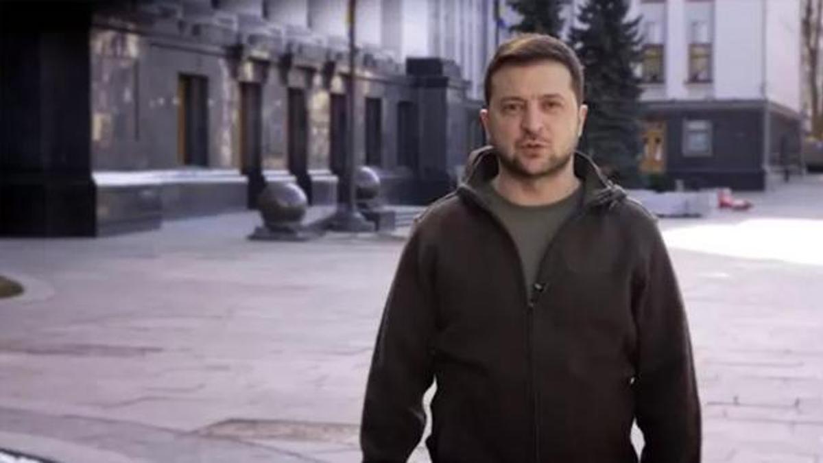 Zelenski son dakika duyurdu! Kiev'de sokağa indi, flaş 'zafer' açıklaması