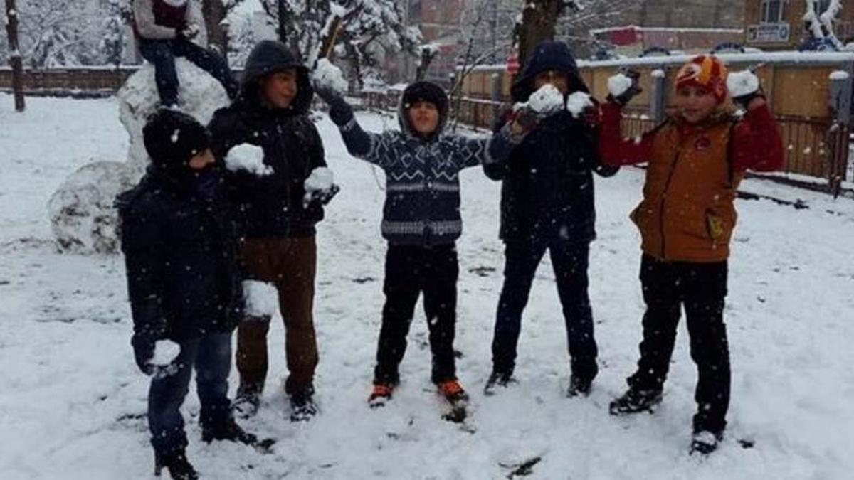 Pazartesi okullar tatil mi, okul var mı? 14 Mart Pazartesi günü okullar tatil olur mu?