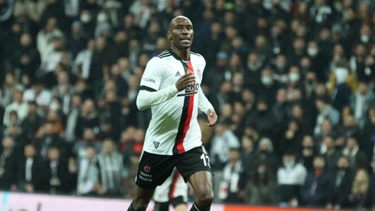 Beşiktaş yönetimi Atiba kararını verdi! Oyuncu 39 yaşında olunca...