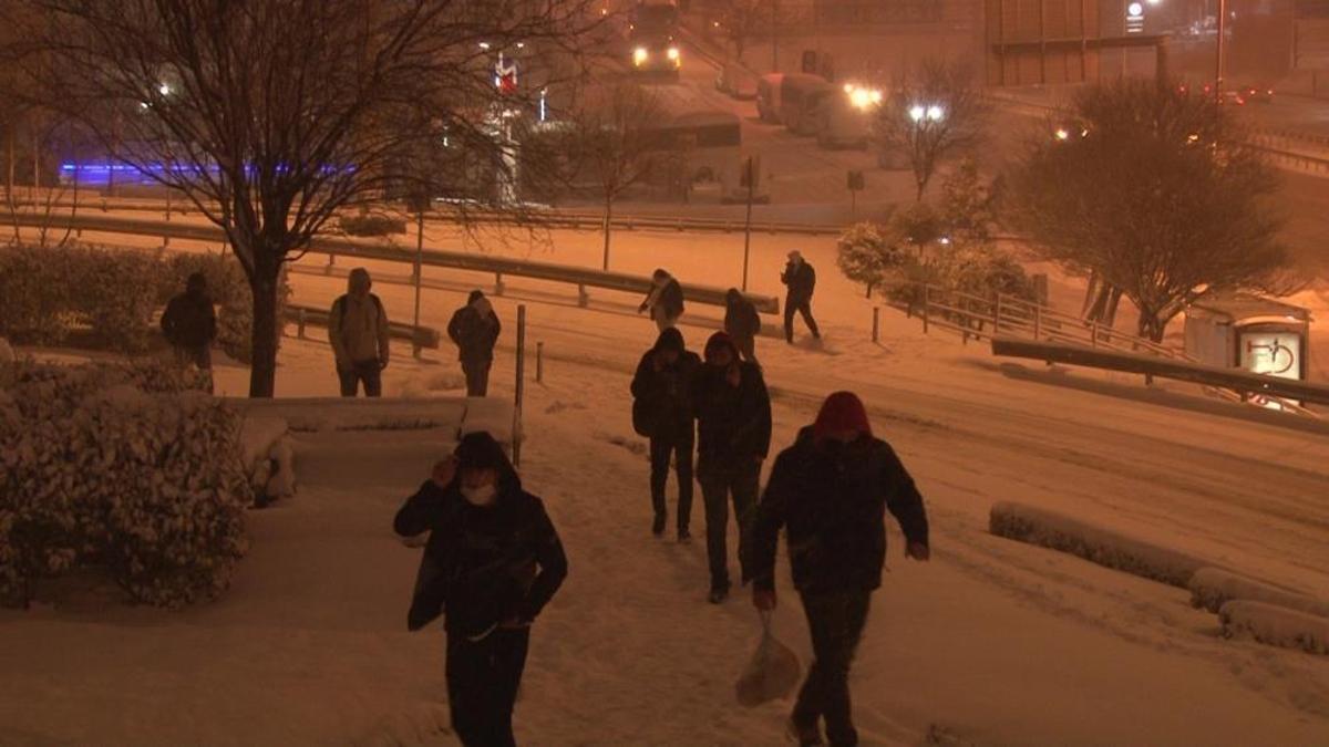 İstanbul'daki kar yağışıyla ilgili son dakika gelişmesi! Turuncu alarm kalktı