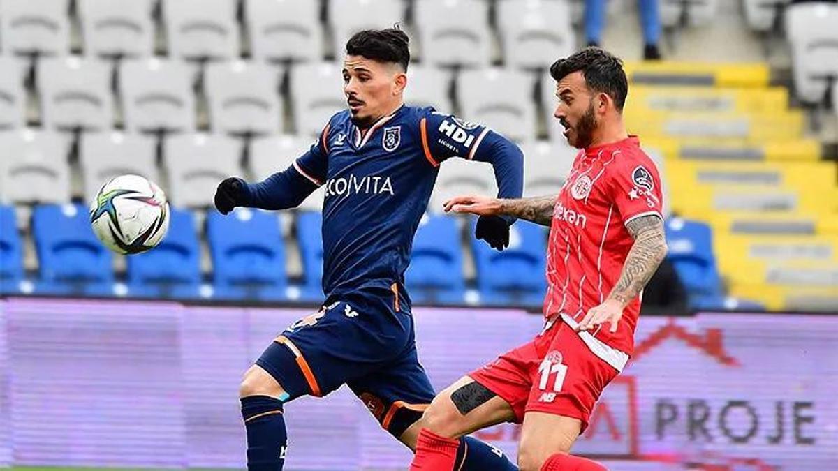 Başakşehir'e kendi sahasında Antalyaspor şoku!