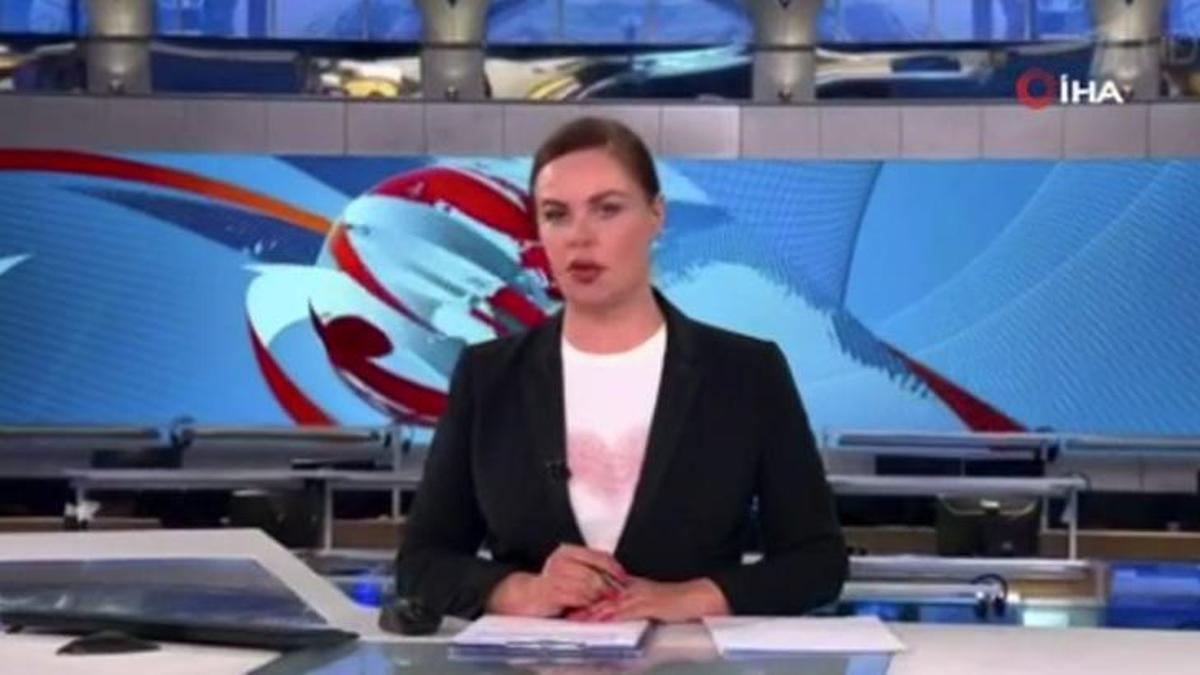 Rusya'da televizyonda şoke eden durum! Bir anda sunucunun arkasında...