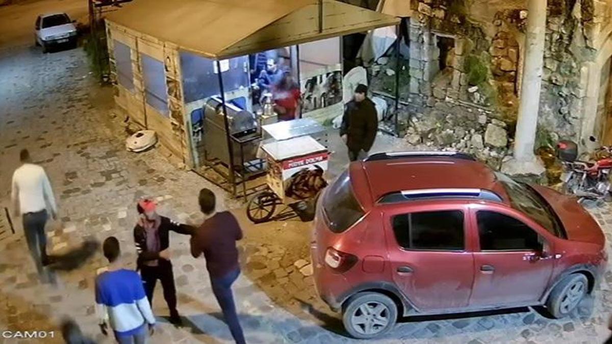 Barda tartıştıkları kişi tarafından sokak ortasında öldürüldü