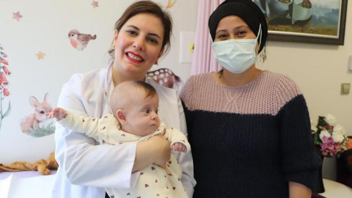 580 gram doğan Sude bebek hayata tutundu