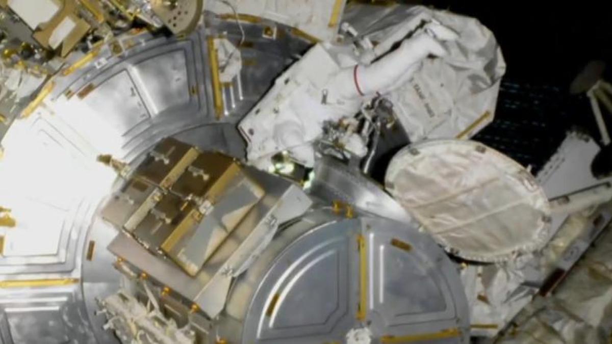 NASA astronotları ‘uzay yürüyüşüne’ başladı