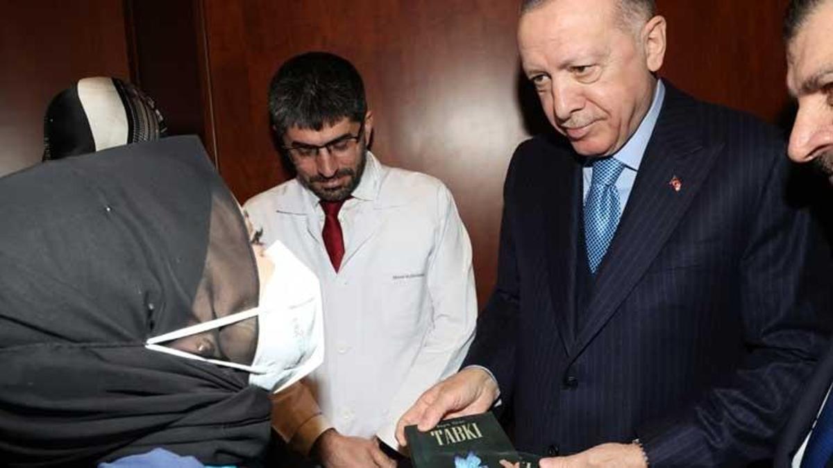 ‘Yılın hemşiresi’ Büşra Torun, ödülünü Cumhurbaşkanı Erdoğan’dan aldı