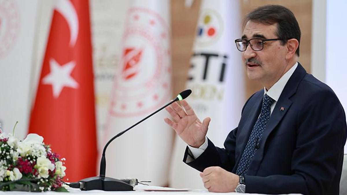 Bakan Dönmez, üniversiteli gençlerle bir araya geldi