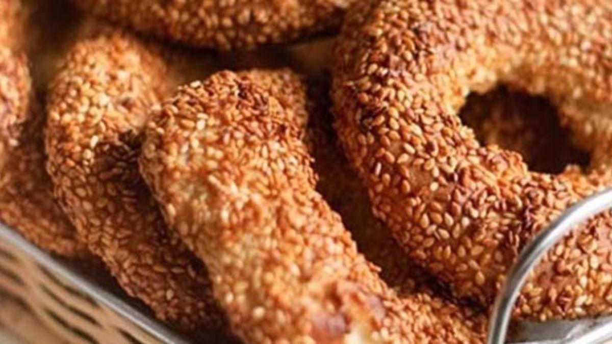Kandil simidi nasıl yapılır? Pastane usulü, ağızda dağılan kıyır kıyır mahlepli ve mahlepsiz gerçek kandil simidi tarifi, yapımı ve malzemeleri!