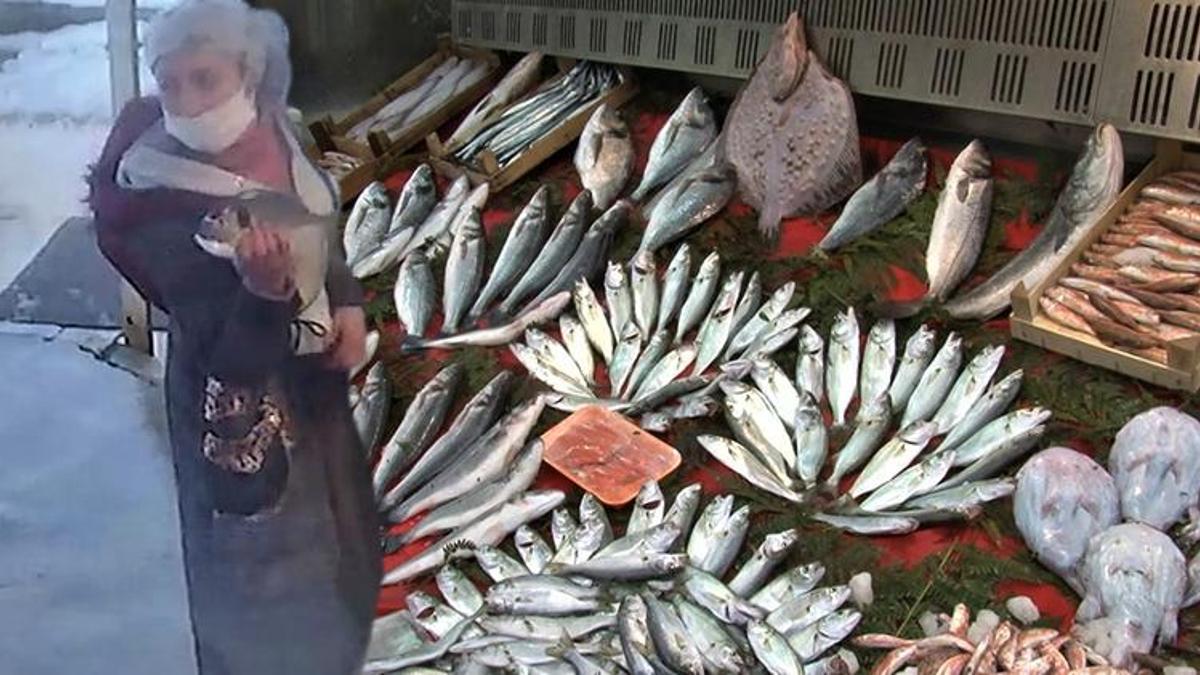 Şalvarına doldurarak 1000 liralık balık çaldı!! Hırsızlara tepki: 'Kılçığı boğazlarına batsın'