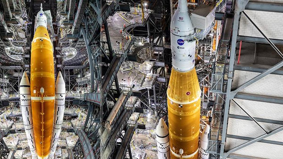 NASA dev roketi, ilk kez fırlatma rampasına taşıyacak!