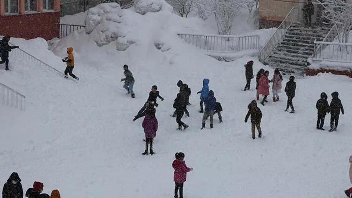 18 Mart Çanakkale Zaferi resmî tatil mi, bayram mı? 18 Mart 2022 okullar neden tatil, 18 Mart kar tatili mi?