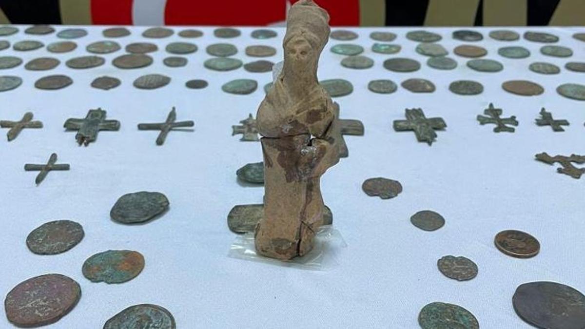 Kars’ta polis tarihi eserler ele geçirdi
