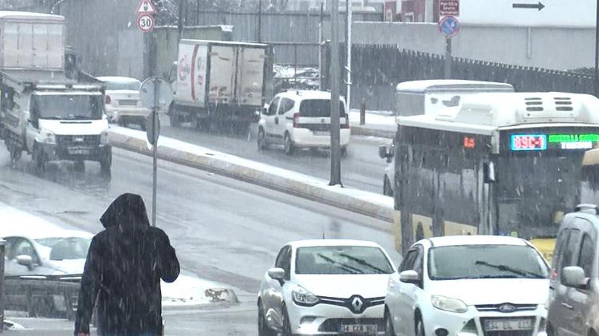 Basın Ekspres Yolu'nda kar etkisini göstermeye başladı